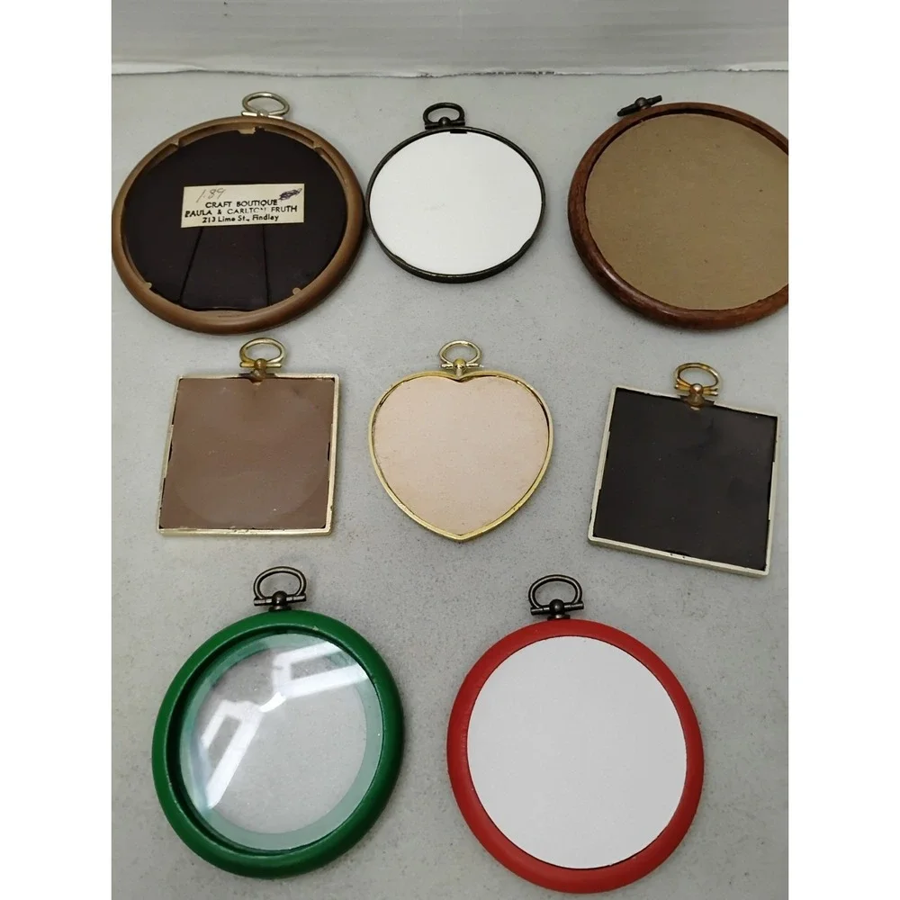 Lot of 8 VTG Christmas Needlepoint Ornament Link Frame Plastic Metal Faux Wood
